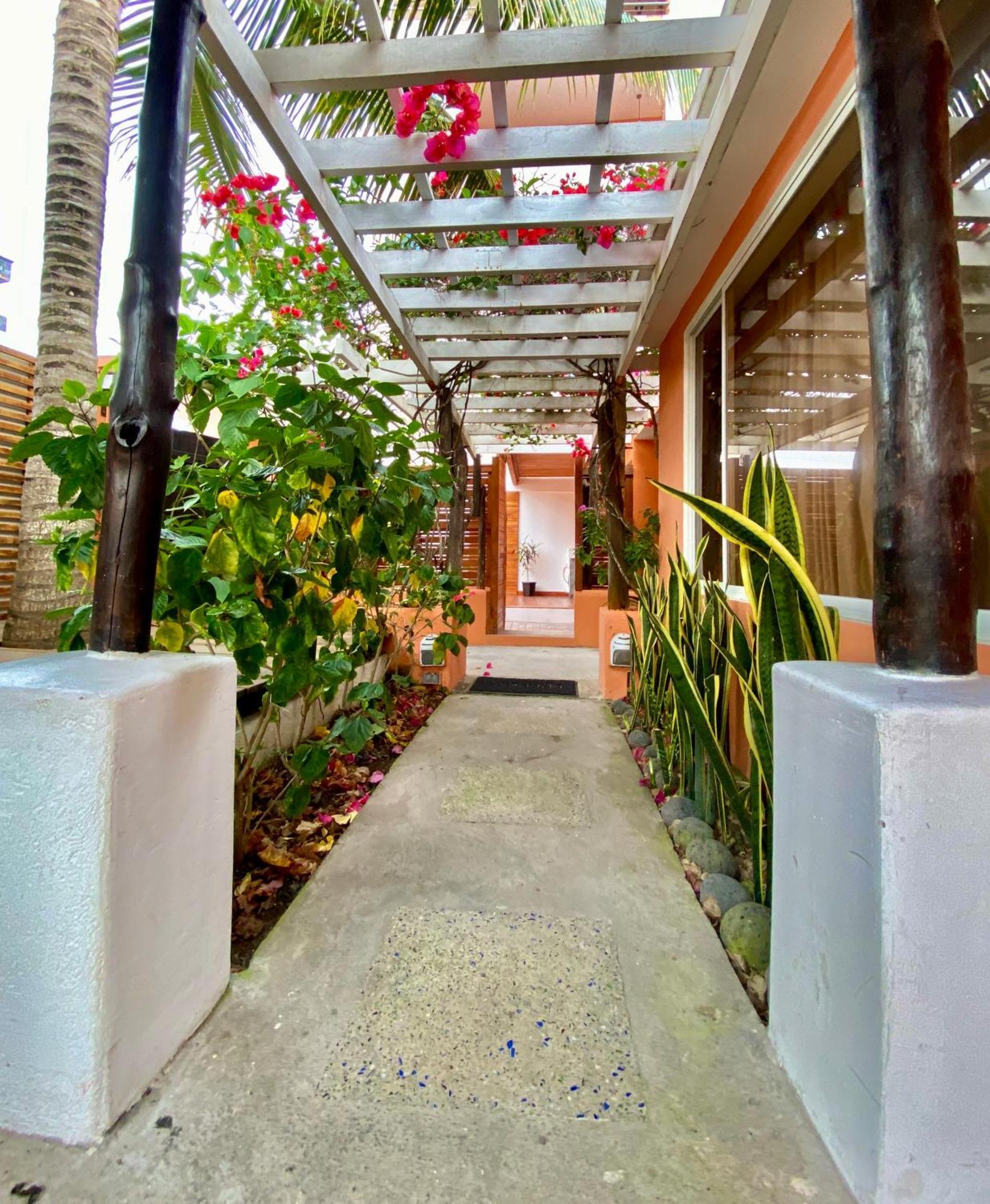 Torre Mar Galapagos Boutique Suites ปูแอร์โตอาโยรา ภายนอก รูปภาพ